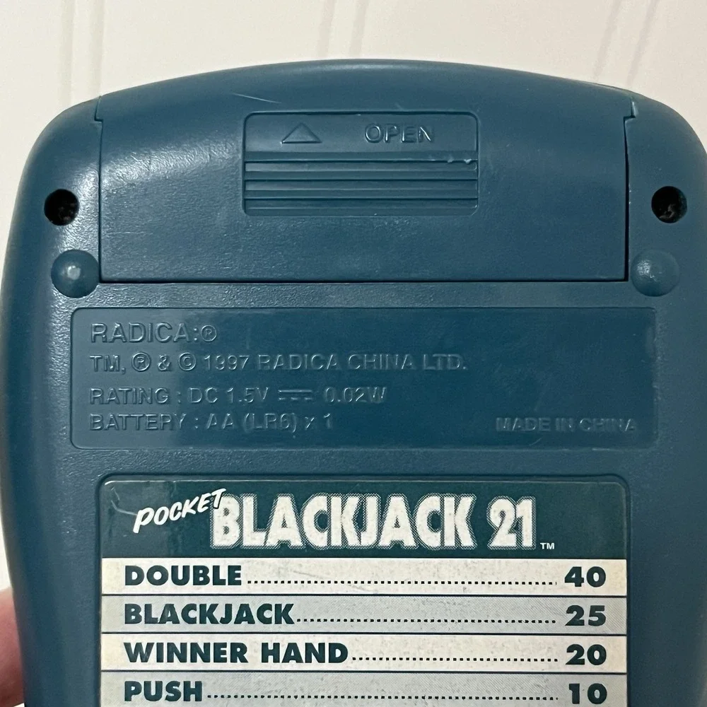 Radica POCKET BLACKJACK 21 Travel Handheld Electronic Game 1997 Dark Green Works